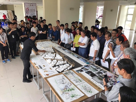 Sinh vi&ecirc;n chăm ch&uacute;